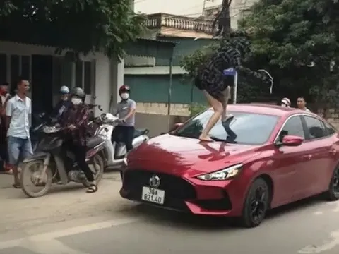 Khởi tố người phụ nữ cắn đứt tai cô gái ngồi trong xe của chồng