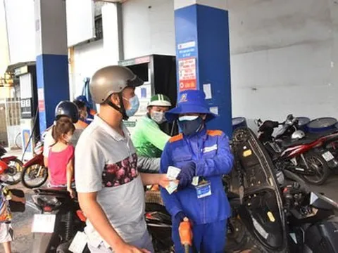 Giá xăng tăng lần thứ 3 liên tiếp