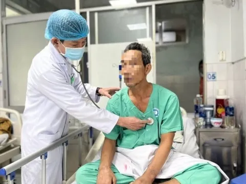 Cứu sống người đàn ông đang được đưa về nhà “lo hậu sự”