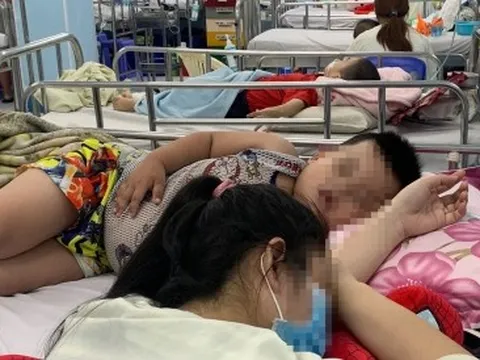 Bệnh viện TP.HCM quá tải vì bệnh hô hấp, bác sĩ lưu ý phát hiện sớm ca nặng