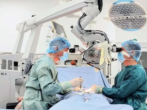 Thiếu niên gặp bệnh khó nói suýt thành "công công"