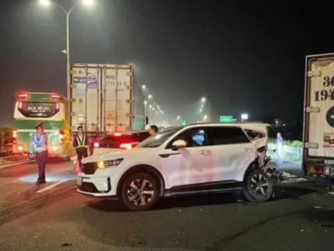 Hà Nội: 7 ô tô tông liên hoàn trong đêm trên cao tốc Pháp Vân - Cầu Giẽ