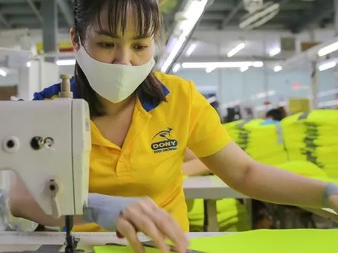 Đề xuất chỉ được rút 8% BHXH một lần: Đừng so sánh khập khiễng