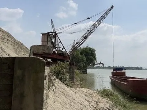 Nghệ An: Phát hiện Hợp tác xã vận tải khai thác cát trái phép