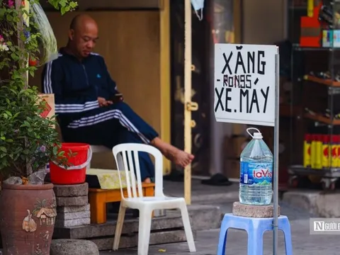 Bộ Công Thương: Không có luật nào cấm mua xăng bằng thùng, chai, can