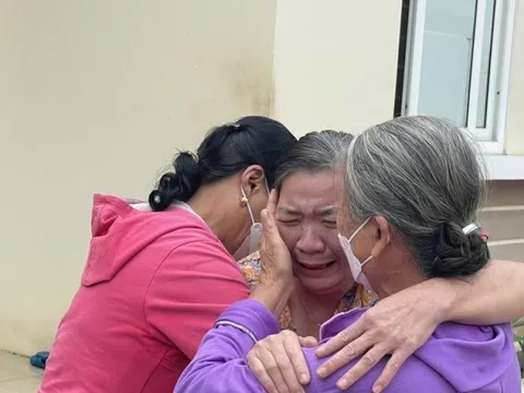 Cuộc đoàn tụ đẫm nước mắt của người phụ nữ gần 20 năm biệt tích