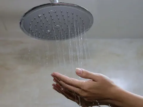 Bé trai tử vong trong nhà tắm, cảnh báo hiểm họa từ bình nóng lạnh