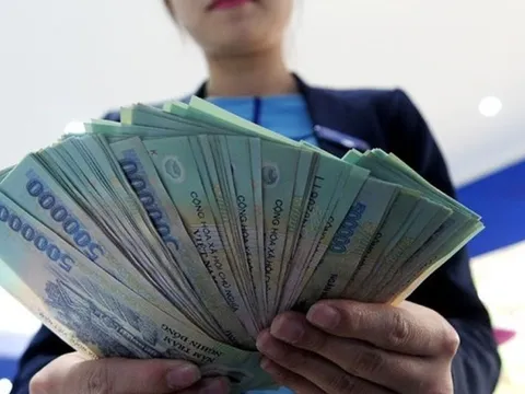 Từ ngày 1/1/2023, cử nhân luật và xây dựng có thể làm công chức ngân hàng