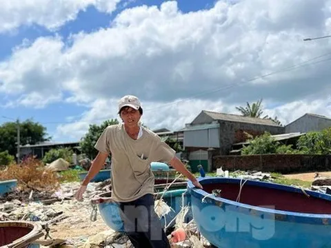 Bờ biển Quảng Ngãi ngập rác thải gây ô nhiễm