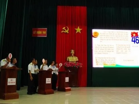 Chiến sĩ hải quân Lữ đoàn 146 thi tìm hiểu pháp luật
