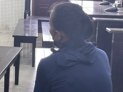 Người vợ già bất lực oà khóc khi chồng nhận án tử vì ma tuý
