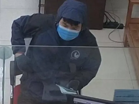 Truy bắt đối tượng uy hiếp nhân viên ngân hàng, cướp gần 700 triệu đồng