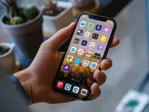 Bất ngờ phát hiện thủ phạm làm chậm iPhone, là kẻ quen mặt đến không ngờ