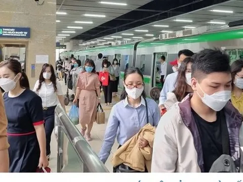 Mệt mỏi với xăng dầu, nhiều người chuyển sang phương tiện công cộng