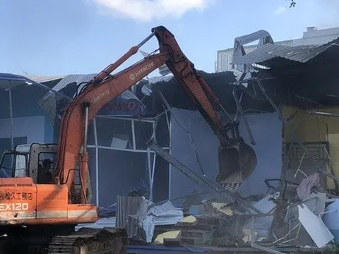 NÓNG: Đang cưỡng chế bến xe buýt công khai bao chiếm đất công ở Phú Quốc