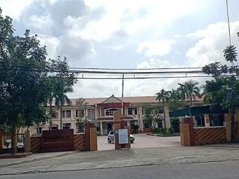 Đưa bệnh nhân chuyển tuyến, người nhà nổi máu đập phá xe cứu thương