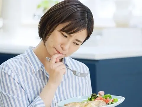 4 bất thường khi đang ăn có thể là dấu hiệu cảnh báo ung thư