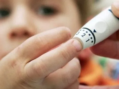 Bé trai 11 tuổi ở Vĩnh Long mắc đái tháo đường nghi do đột biến gen