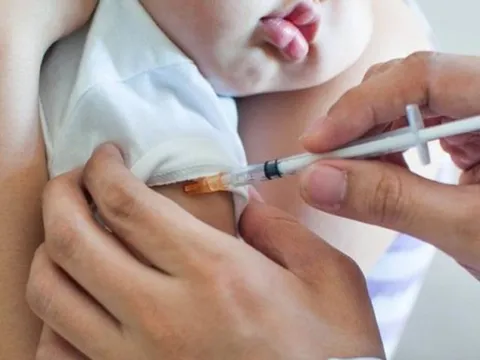 Tp.HCM đối diện tình trạng thiếu vắc-xin dài hạn