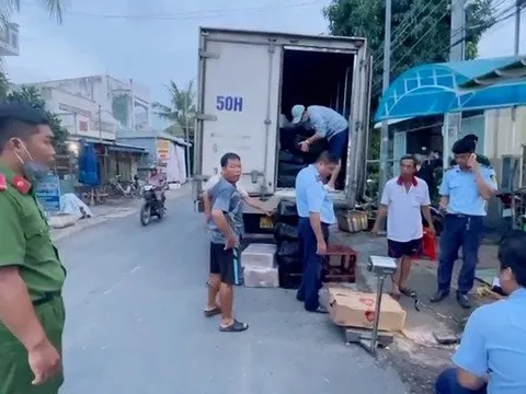 An Giang: Phát hiện xe tải chở gần 8 tấn thịt trâu, bò nghi nhập lậu