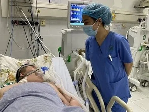 Nữ sinh Hà Nội nặng 160kg "vật vã" vì sốt xuất huyết