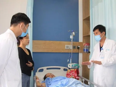 Phẫu thuật cắt bỏ dạ dày cho bệnh nhân 80 tuổi mắc ung thư