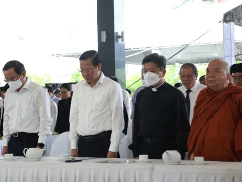 Tưởng nhớ hơn 23.000 cán bộ, chiến sĩ, đồng bào hy sinh, tử vong do COVID-19