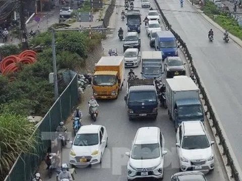 Rào chắn phục vụ thi công đường Âu Cơ - Nhật Tân, cấm nhiều loại xe trong giờ cao điểm