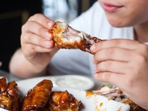 Những ai không nên ăn thịt gà?