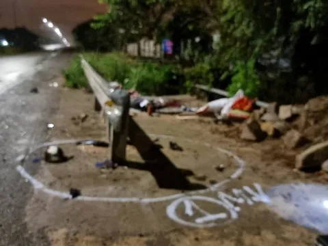 Bình Thuận: Xe máy chở 3 tông vào lề đường, một người tử vong