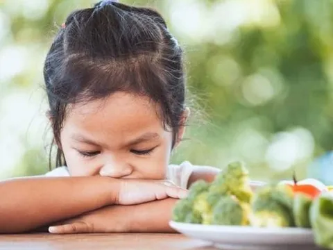 Trẻ vừa sốt virus xong lại mắc cúm A, sốt xuất huyết: Cha mẹ không biết con bị 'nợ miễn dịch'