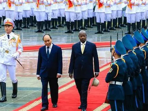 Chủ tịch nước Nguyễn Xuân Phúc đón, hội đàm với Tổng thống Uganda