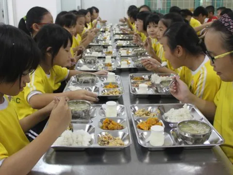Bộ GD&ĐT yêu cầu tăng cường bảo đảm vệ sinh, an toàn thực phẩm trong trường học