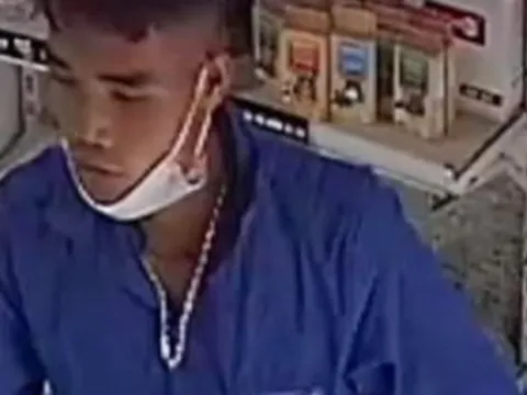 Bắt đối tượng ném nắm cát vào mặt chủ tiệm, cướp 2 sợi dây chuyền vàng