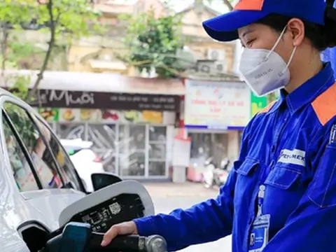 Giá dầu thế giới lao dốc không phanh, giá xăng trong nước tiếp tục giảm?