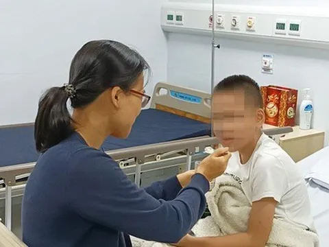 Sau vụ trường iSchool: Làm gì khi trẻ bị ngộ độc thức ăn?