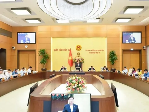 Tổng kết kỳ họp thứ 4, xem xét tổ chức kỳ họp bất thường lần 2 của Quốc hội