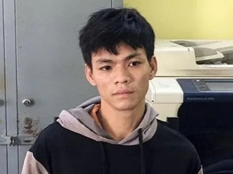 Bắt đối tượng kề dao vào cổ cướp điện thoại người đi đường