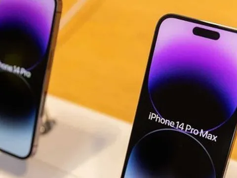 Người dân đặt hàng cả tháng không mua nổi iPhone giữa mùa cao điểm mua sắm, Apple bất lực nhìn tiền tỷ ‘rơi khỏi túi’