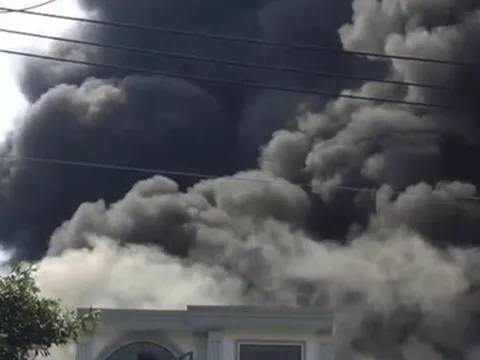 Cháy lớn tại kho phế liệu ở huyện Bình Chánh