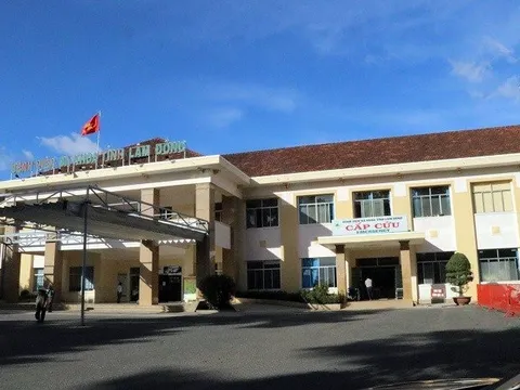 Làm rõ vụ 1 người tử vong, 5 người nhập viện sau khi ăn trưa trên rẫy