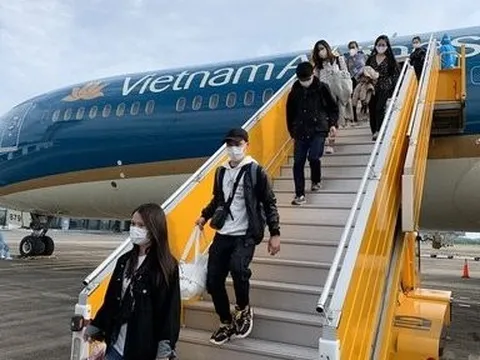 Cục Hàng không lên tiếng việc giá tăng, khan hiếm vé máy bay Tết 2023