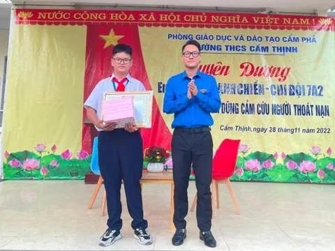 Bộ GD&ĐT tặng Bằng khen cho học sinh lớp 7 dũng cảm cứu người