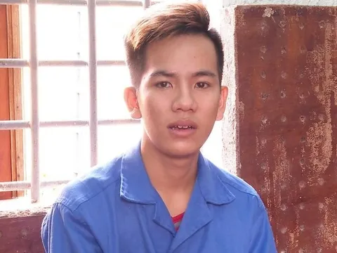 Vĩnh Long: Bắt kẻ đâm chết người trong quán bida vì... nhìn "đểu"