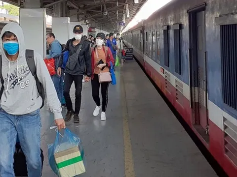 Thêm hơn 20 chuyến tàu đi Vinh, Đà Nẵng cao điểm Tết