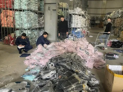 Phát hiện gần 30.000 bộ quần áo thể thao giả mạo nhãn hiệu