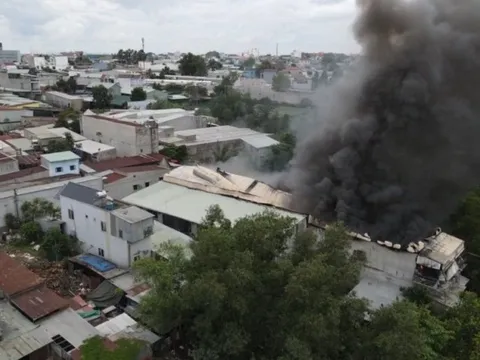 Đồng Nai: Cháy nhà xưởng trong khu dân cư huyện Trảng Bom