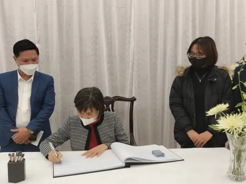 Đoàn Hội Luật gia Việt Nam viếng nguyên Tổng Bí thư, Chủ tịch Trung Quốc Giang Trạch Dân