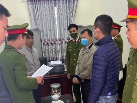 Bắt một giám đốc chi nhánh văn phòng đăng ký đất đai