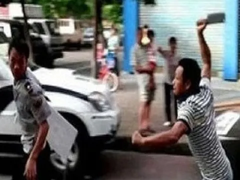 Đắk Lắk: Truy tố người đàn ông 3 lần đánh hàng xóm vì ghen